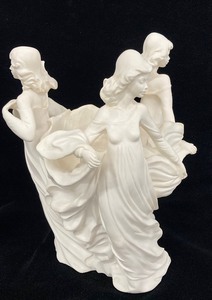 lot 8 image: Beautiful White Resin Sculpture of the Three Graces- Made in Italy- E. Furiezi