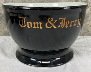 lot 7 image: Hall Pottery Black & Gold Tom & Jerry Punch Bowl & 12 Mugs - 1950s