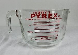 lot 158 image: Vintage Pyrex Liquid Measuring cups. 1c8oz, 4c1Qt, & 8c2QT - Corning NY, USA