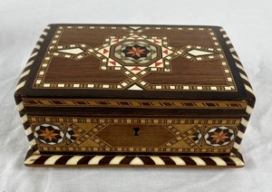 lot 157 image: Lot of Vintage Art Lil Missy Bead Dolls, Wooden Inlay Jewelry Box, & Storypeople Print