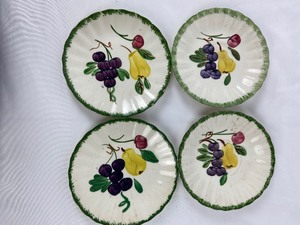 lot 135 image: Vintage 4 Blue Ridge Pottery Fruit Plates, 1 Blue Ridge Chrysanthemum, 1 Red Wing Pottery Plate