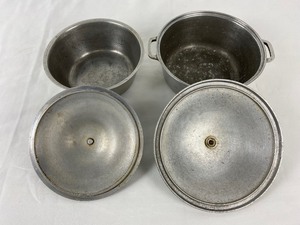 lot 129 image: Vintage Aluminum Super Made Cook-Ware - Two Dutch Ovens with Lids