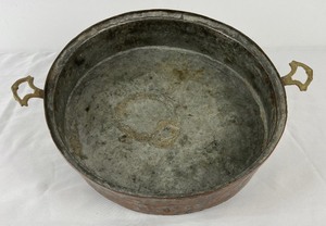lot 131 image: Vintage 12 Copper Pan with Brass Handles - Beautiful Patina