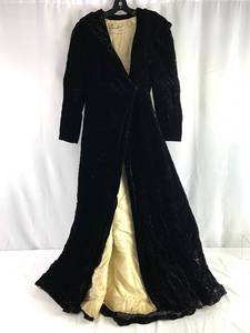 lot 61 image: Elegant Antique Black Velvet Long Coat with Hood - HIMELHOCHS