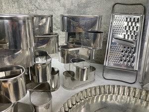 lot 15 image: Fantastic Collection of Baking Tools
