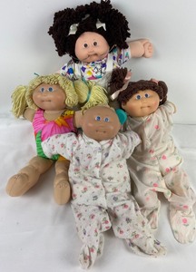 lot 139 image: Vintage Cabbage Patch Dolls & Miss Piggy Hand Puppet