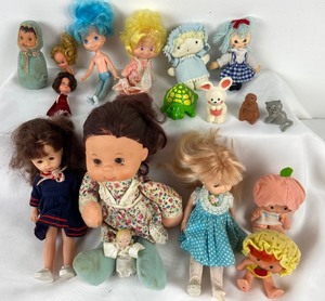 lot 137 image: Vintage Lot of 13 Dolls of all Sizes and Several Critter Friends