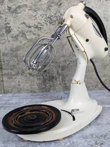 lot 94 image: Vintage Hamilton Beach G Mixer & 3 Pyrex Bowls - Standing  Hand Mixer in One