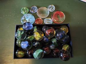 lot 73 image: Collection of Marbles and Glass Dcor