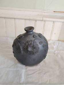 lot 10 image: Pottery Vessel by Dona Rosa, Oaxaca
