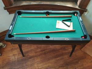lot 19 image: Vintage Challenger AFT Co Miniature Pool Table