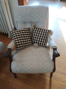 lot 25 image: Antique Arm Chair with Throw Pillows
