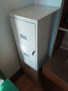 lot 29 image: Four Drawer Filing Cabinet