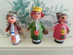 lot 38 image: Three Hand Painted Wood Figurines