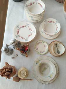 lot 45 image: Collection of Miscellaneous China