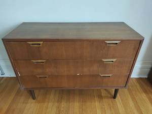 lot 125 image: Mid-CenturyModern Three Drawer Dresser