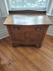 lot 137 image: Vintage Dry sink