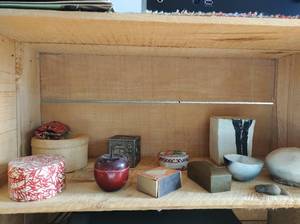 lot 166 image: Assorted Dcor