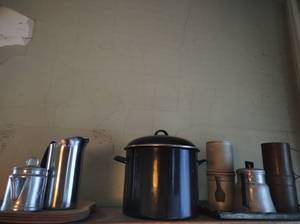 lot 272 image: Collection Of Assorted Kitchenware