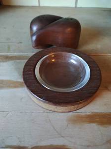 lot 280 image: Mid-Century-Modern Salt And Pepper Shaker And Ashtray