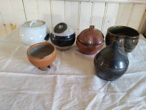lot 313 image: Collection of 6 Pinch Pots