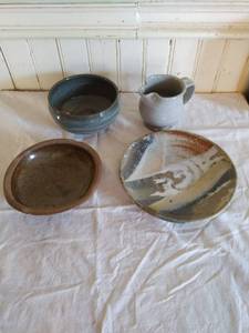 lot 314 image: Collection of 4 Ceramic Studio Pottery Pieces