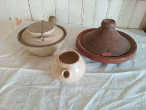 lot 319 image: 3 Ceramic Cooking Items