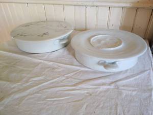 lot 323 image: Pair of Lidded Ceramic Dishes
