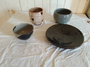 lot 330 image: 4 Ceramic Pottery Pieces