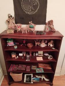 lot 211 image: Collection of Travel Souvenirs, Toys, and Vintage Bookshelf