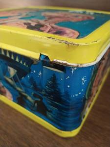 lot 85 image: Vintage ET Lunchbox with Thermos