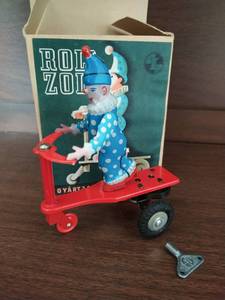 lot 90 image: Roli Zoli Vintage Wind Up Metal Toy
