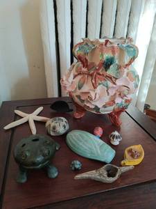 lot 98 image: Collection of Figurines and Dcor