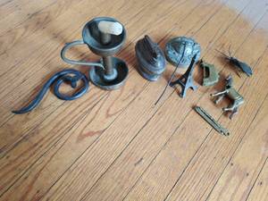lot 106 image: Collection of Brass and Metal Dcor