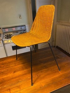 lot 498 image: Vintage Wicker Chair