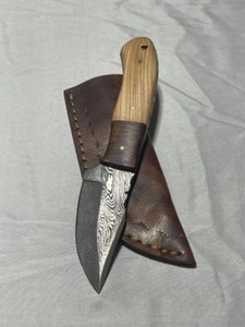 Custom Damascus Steel Knife