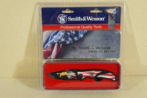 Smith & Wesson Patriotic Folding Pocket Knife