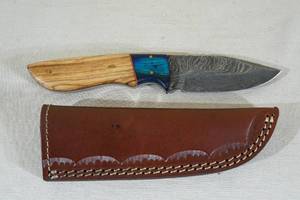 Damascus Style Blade Hunting Knife with Mblue Mahoe Wood Handle