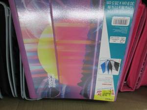 lot 6 image: 10 zipper binders and 2 trapper kee...