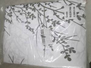 lot 28 image: queen moojiin premium reversible pl...