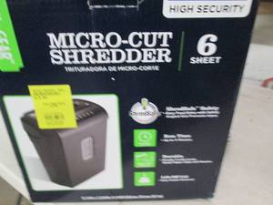 lot 219 image: pen and gear micro cut shredder lig...