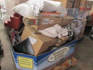 lot 274 image: pallet of misc tile, heated blanket...