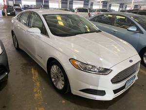 lot 10 image: 2015 Ford Fusion SE Hybrid
