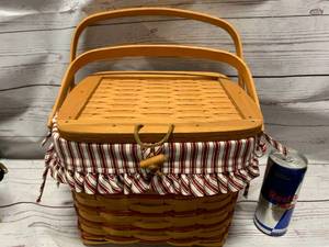 lot 11 image: 1997 Remembrance Longaberger Basket