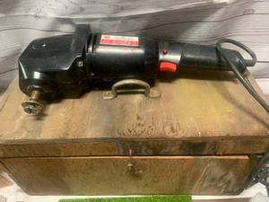 lot 13 image: Wen 7 Sander Polisher with Wood Box