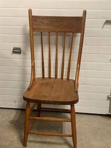 lot 17 image: Antique Wood Chair with Beautiful Carving
