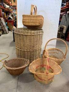 lot 28 image: Large Lot of Wicker Baskets