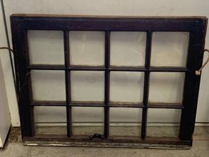 lot 32 image: Antique Glass 12 Pane Window 21 X 28