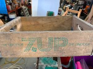 lot 49 image: Vintage Wooden 7up Crate