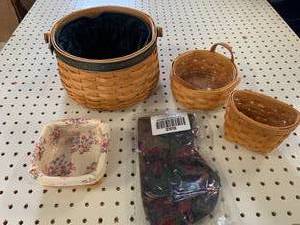 lot 54 image: Large Lot of Longaberger Baskets